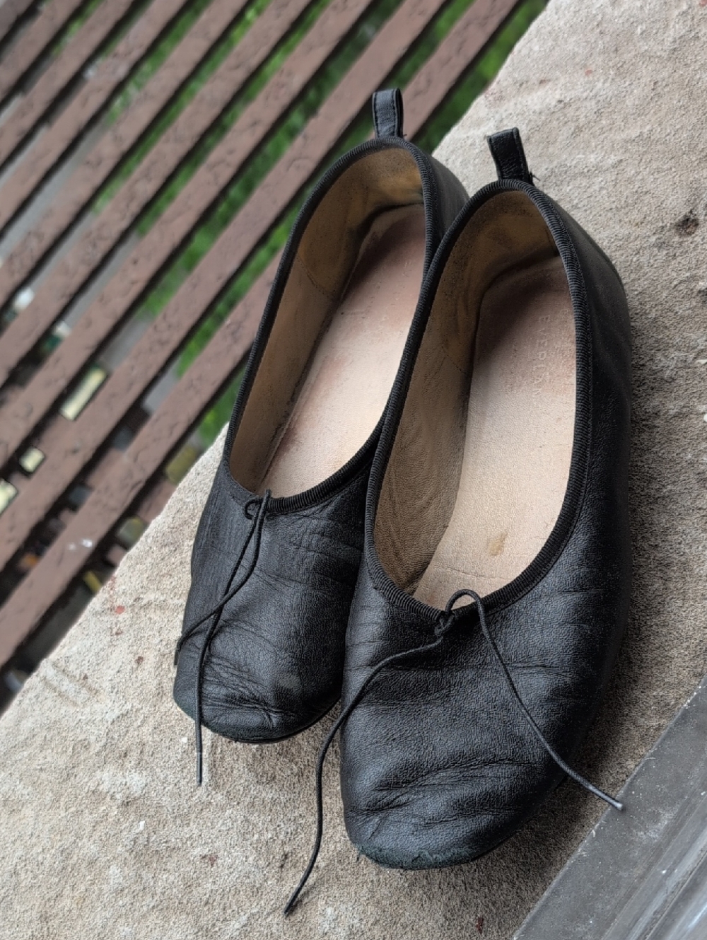 Very Worn Everlane Black Leather Ballet Flats with Front Tie